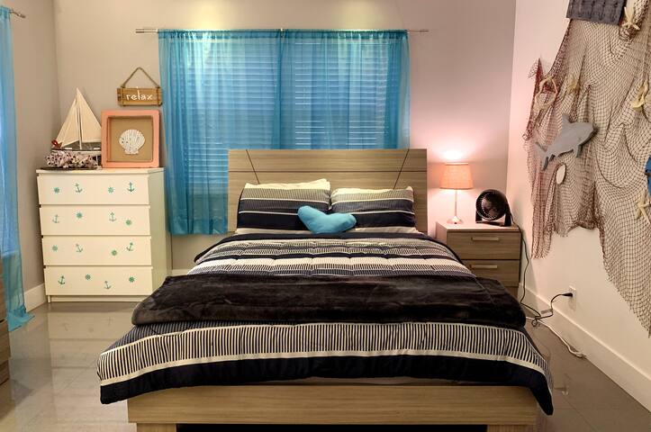 Cozy, simple and quiet private room.