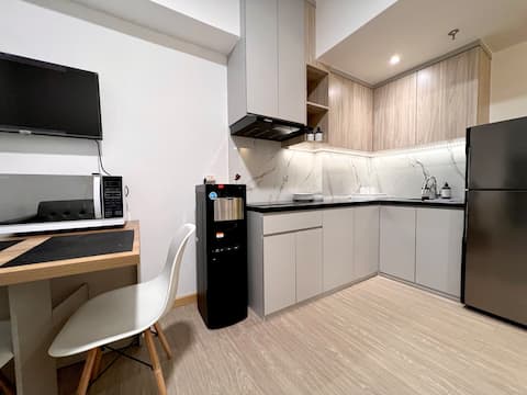 Flint Grey 2Br Mtown Residence Gading Serpong