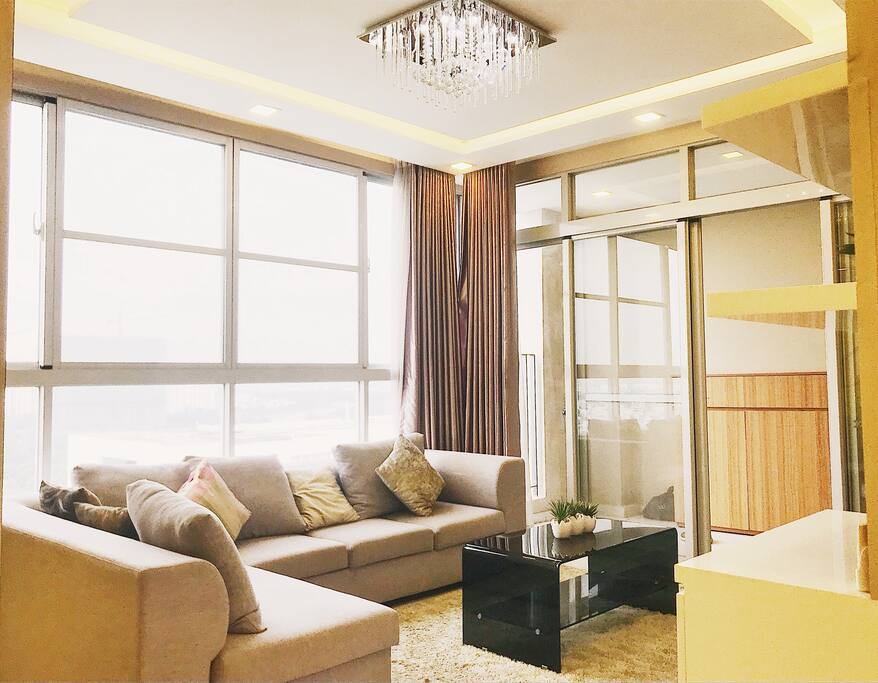 Viewed from the living room, the fields are very airy and immense. Quiet place helps you release stress after a day.
