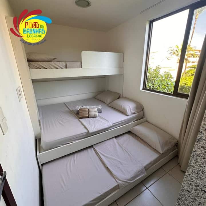 2 საძინებელი ორადგილიანი საწოლით, ორსართულიანი საწოლით და ორადგილიანი საწოლით.