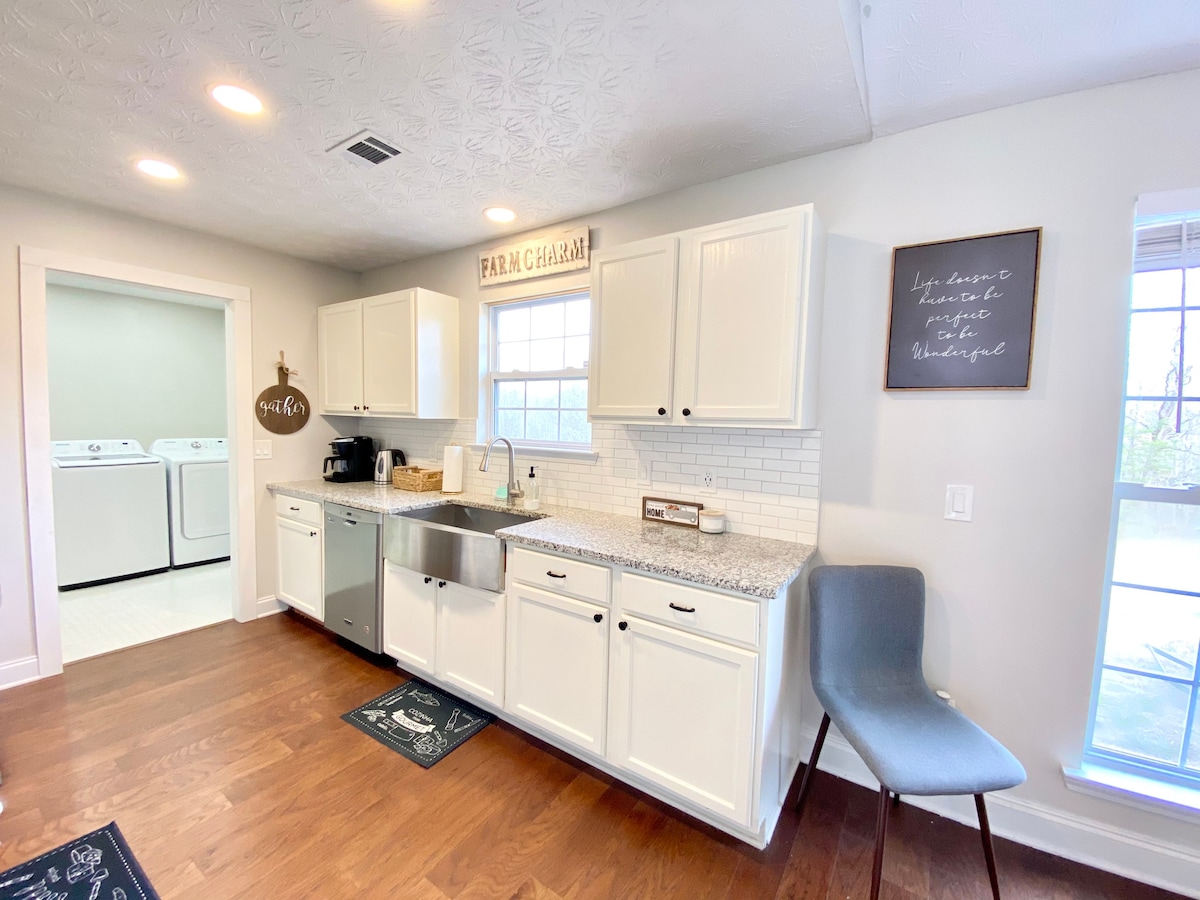 NEW🌈 🏡Stylish&Cozy Vibes, Minutes to Chateau Elan💥