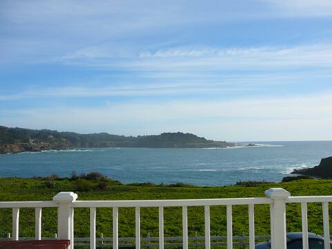 Mendo Luxury Oceanfront Penthouse, Dog Friendly!