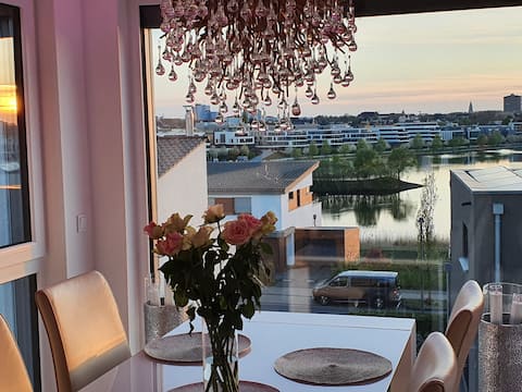 80 sqm private accommodation with roof terrace on Lake Phoenix