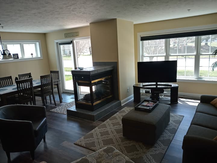 Downtown, First Floor, Short Walk To Everything! - Traverse City, MI