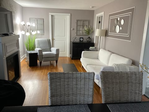 Lovely 2 Bedroom Apartment attached to Main House