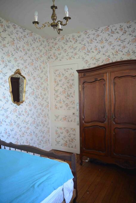1 st bedroom