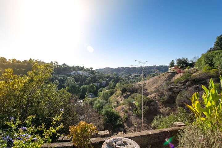 Beverly Hills View Estate – 3 BED 3.5 BA Pool Home gallery image 4