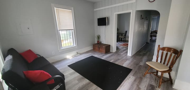 Loft House. 2 Bedroom Duplex Cultural Center - Flint, MI