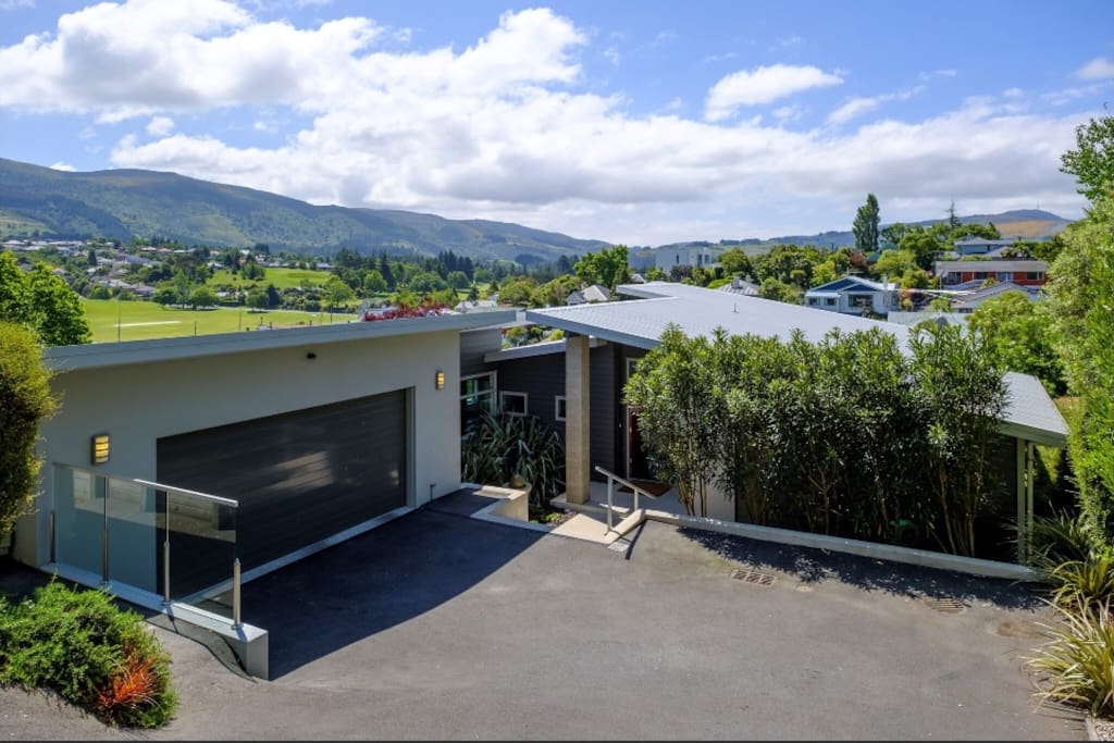 Modern Town House Houses for Rent in Dunedin, Otago, New Zealand