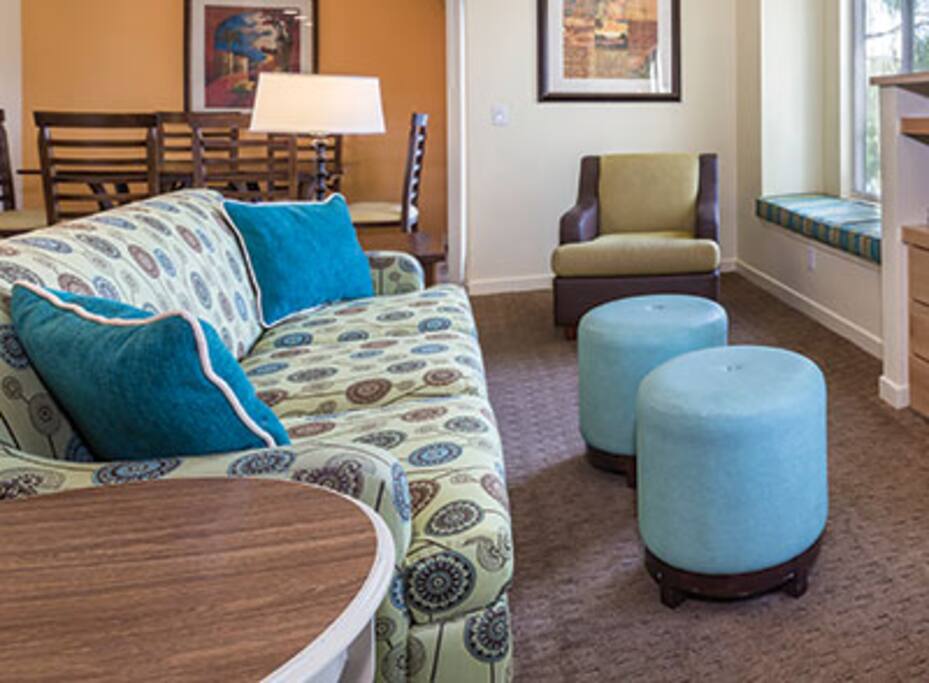 This picture does not show the specific unit being rented. The unit rented will be based on which units are available upon check-in. These pictures are meant to show the property and an example of the room style and décor.
