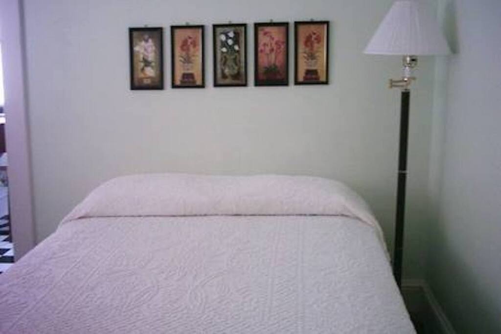 Mr. Jim's Queen Bed