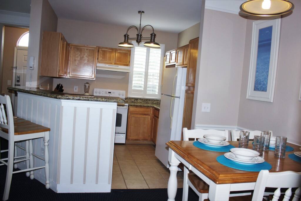 Dining Table, Furniture, Table, Indoors, Kitchen