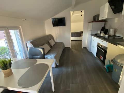 Popular Airbnb listing: F2 equipped Gare Paris CDG private parking in Le Blanc Mesnil
