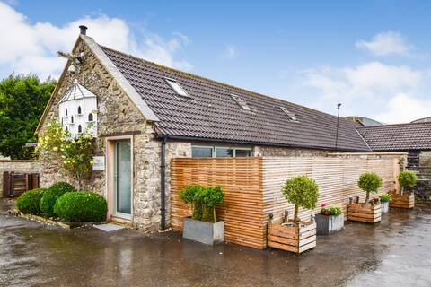 Dovecote, Hot Tub, Avon Farm Estate