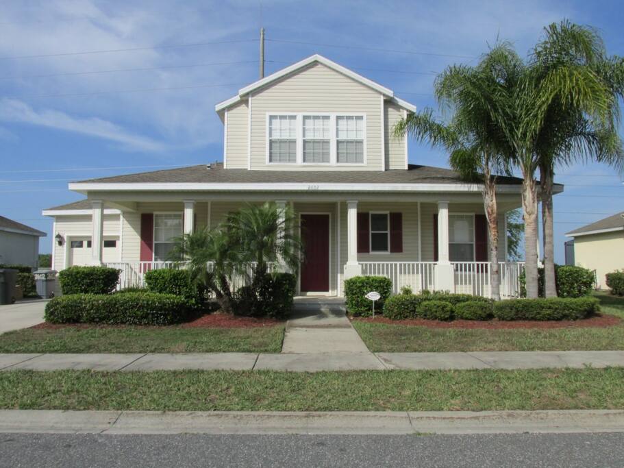 Building,Cottage,Yard,House,Downtown