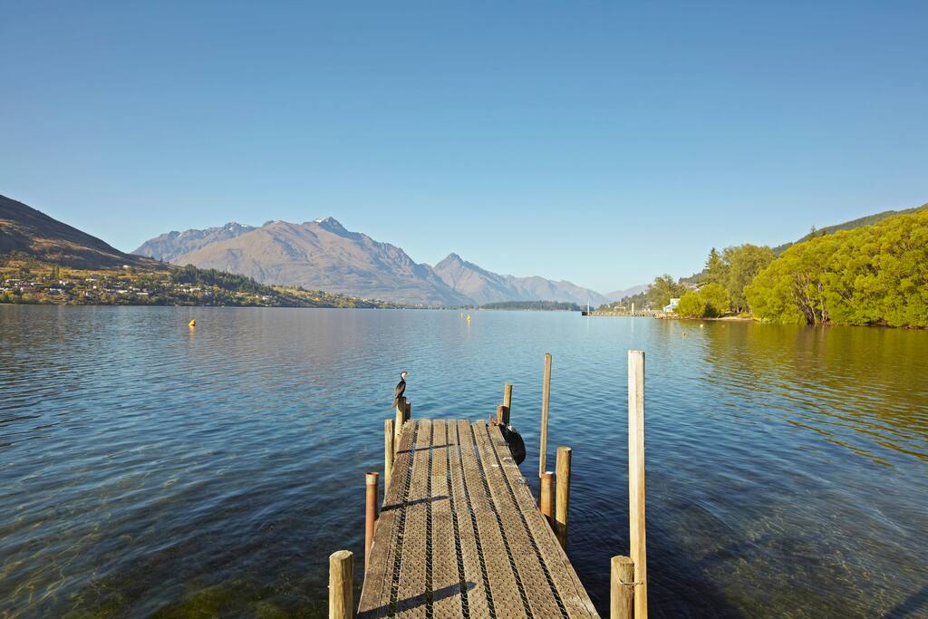 A short stroll to the Frankton pier