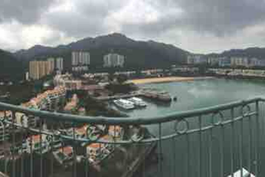Private balcony with full view to Discovery Bay