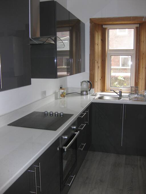 Kitchen - ceramic hob and oven