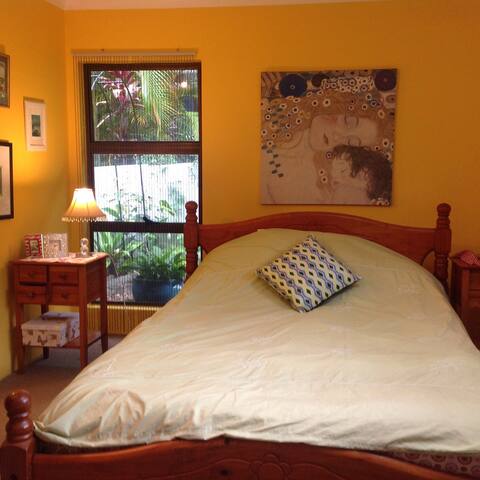 Large coastal home 8 minutes from the beach. gallery image 3