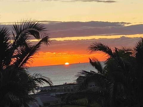 Secure one bedroom apartment 500m from the beach