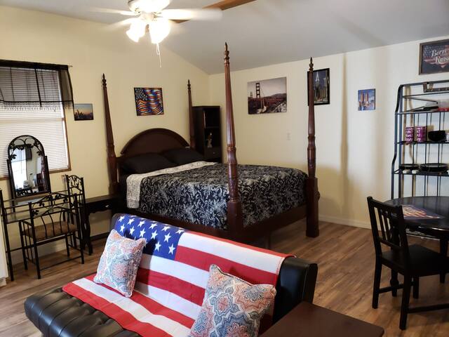 American Studio - near beaches and Bay Pines VA