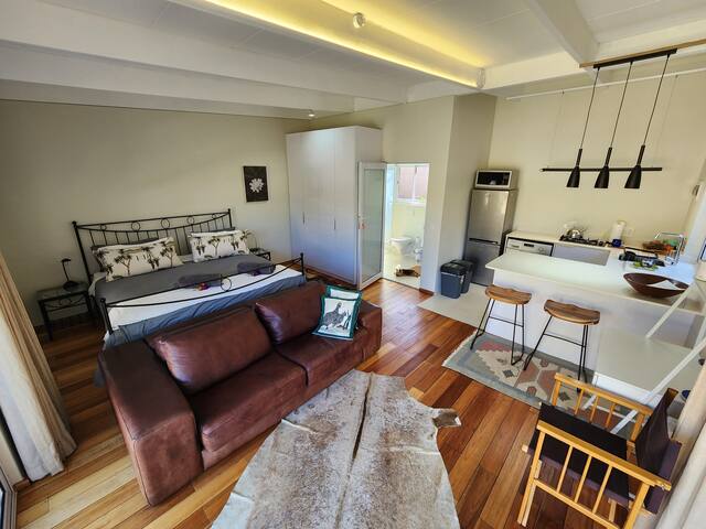 2 Private Cottages for the Price of One, Book Now! gallery image 4