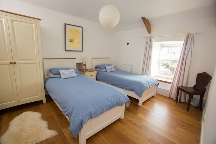 Twin bedroom can be double bed