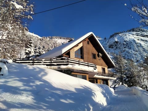 Individual chalet with remarkable summer/winter views