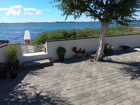 Ugenert-renovated house directly to the water.