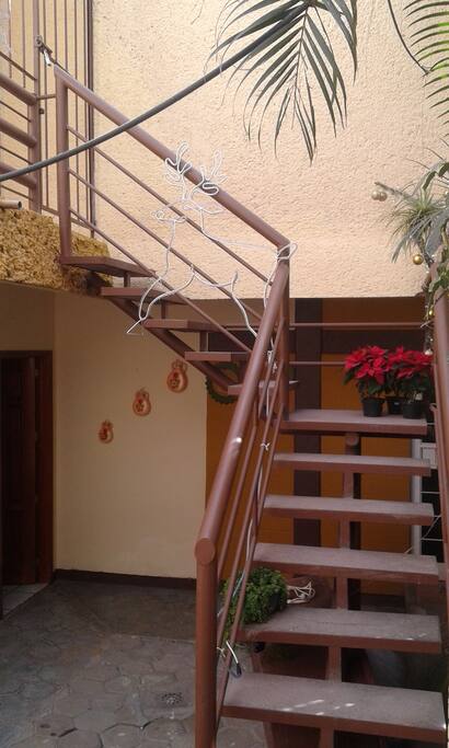 ESCALERAS DE ACCESO