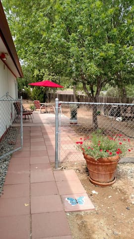 Happy Trails Studio-Sedona/Verde Valley/Jerome