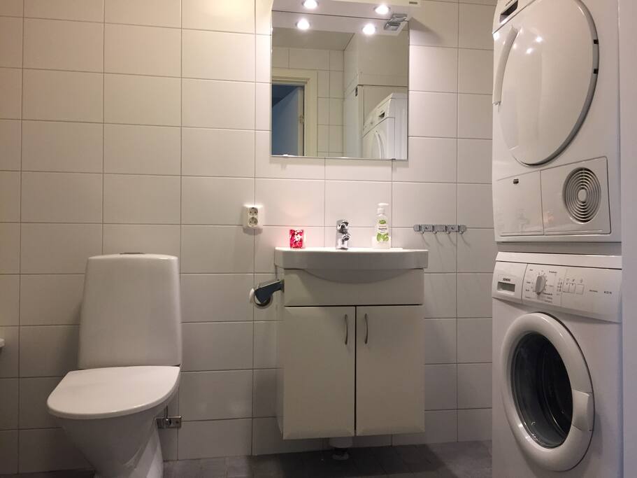 Bathroom with wahsing mechine and dryer
