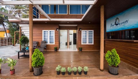 BlueWaves-Sea view Cottage