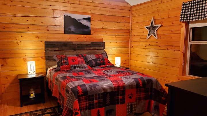 Втора спална соба - брачен кревет (широк 180-220 см)