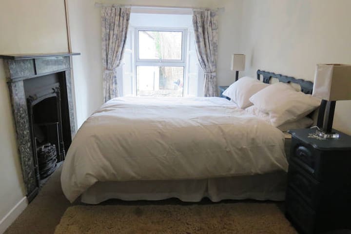 Double bedroom ensuite in Victorian Town House