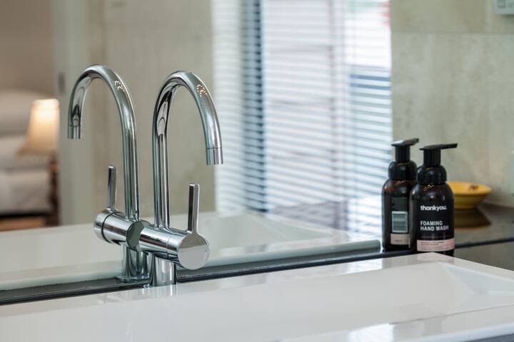 5 STARS:  Boho Chic. Amazing View. Central.