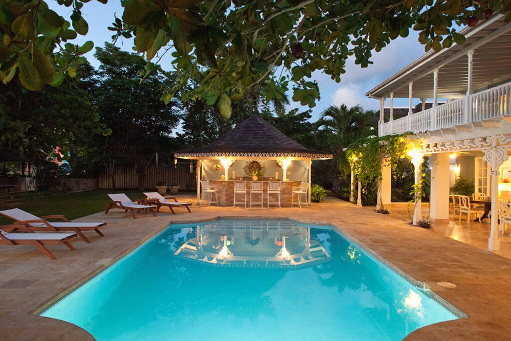 Pool bar