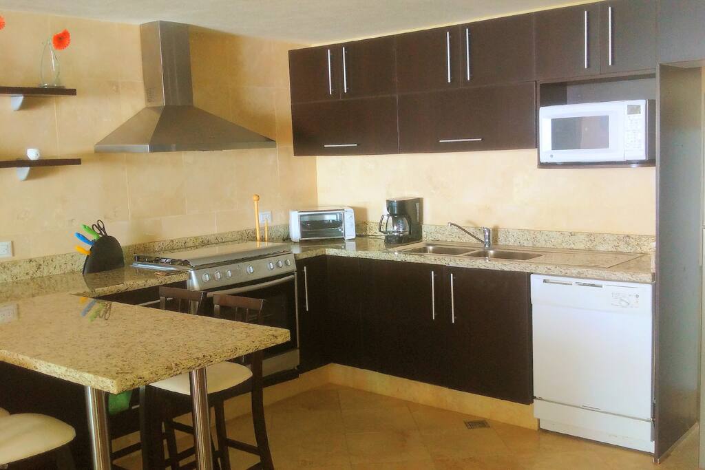 cocina completa equipada, tostador horno de mic, cafetera refri.