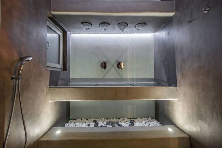 Villa with Panoramic View gallery image 4