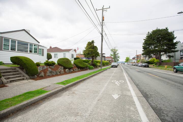 Retreat and Alki Beach gallery image 3