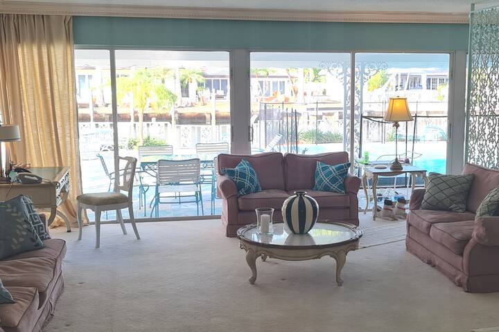 The Royal Palm Villa – Waterfront gallery image 5