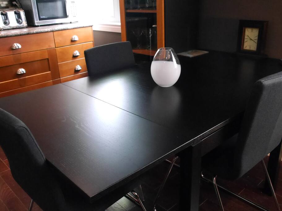 Large table to enjoy your meals