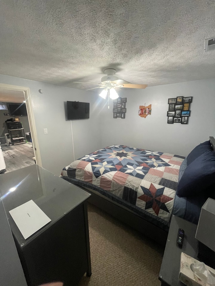 Bedroom.
Includes 32 inch TV with cable services