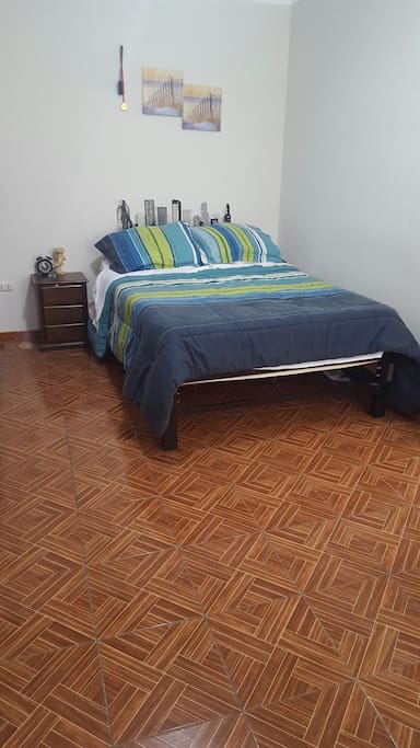 Habitación muy amplia.