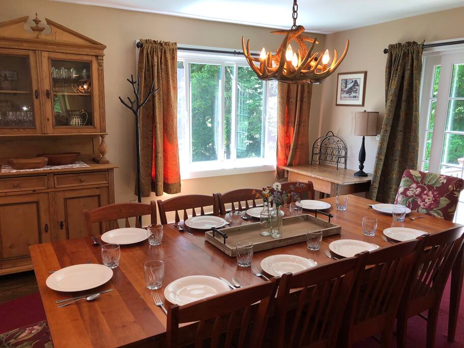 Dining area, seating for 10