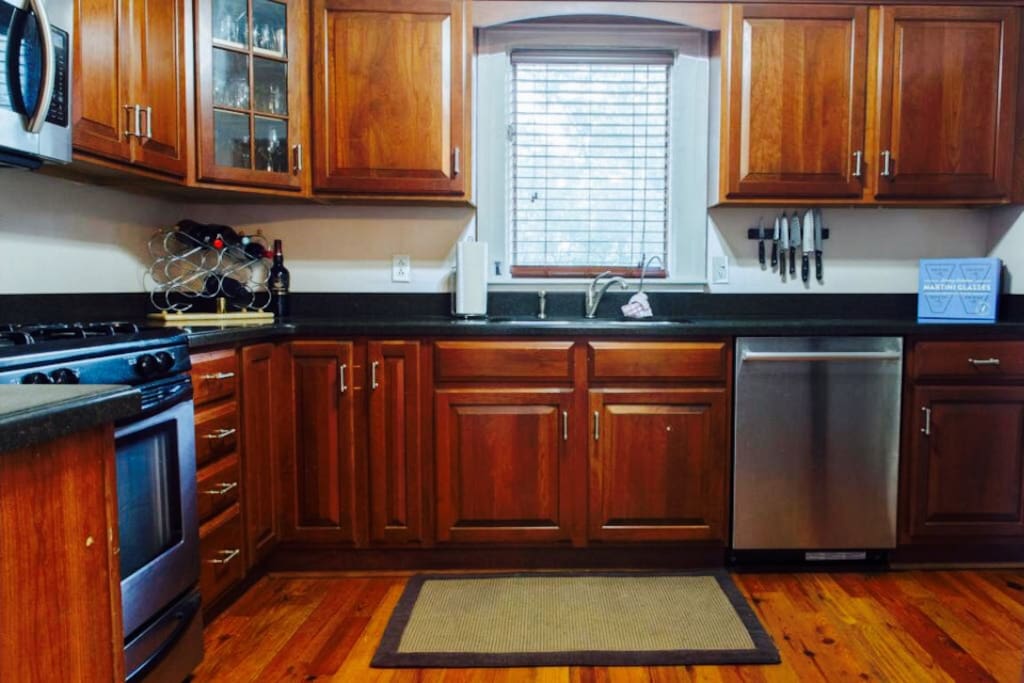 Gorgeous kitchen with Gas stove
