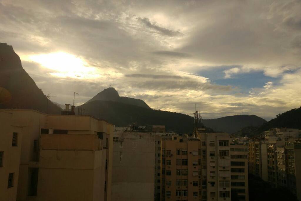 Window view to Christ the Redeemer. High floor, very quiet // Vista para o Cristo. Andar alto, muito silencioso