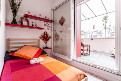 "Shanghai" Little Room in Center