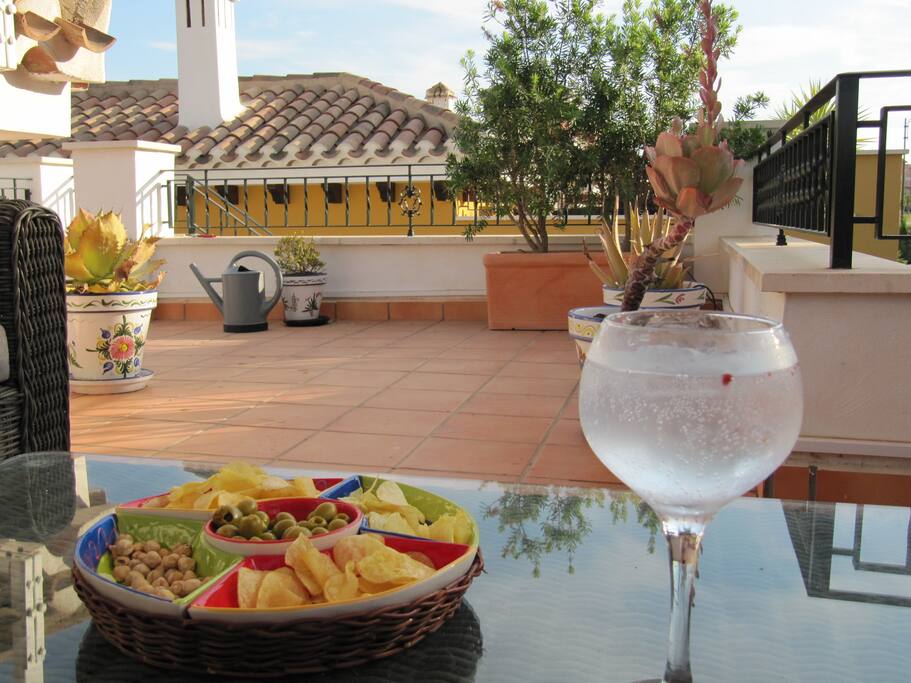 Cocktails and tapas