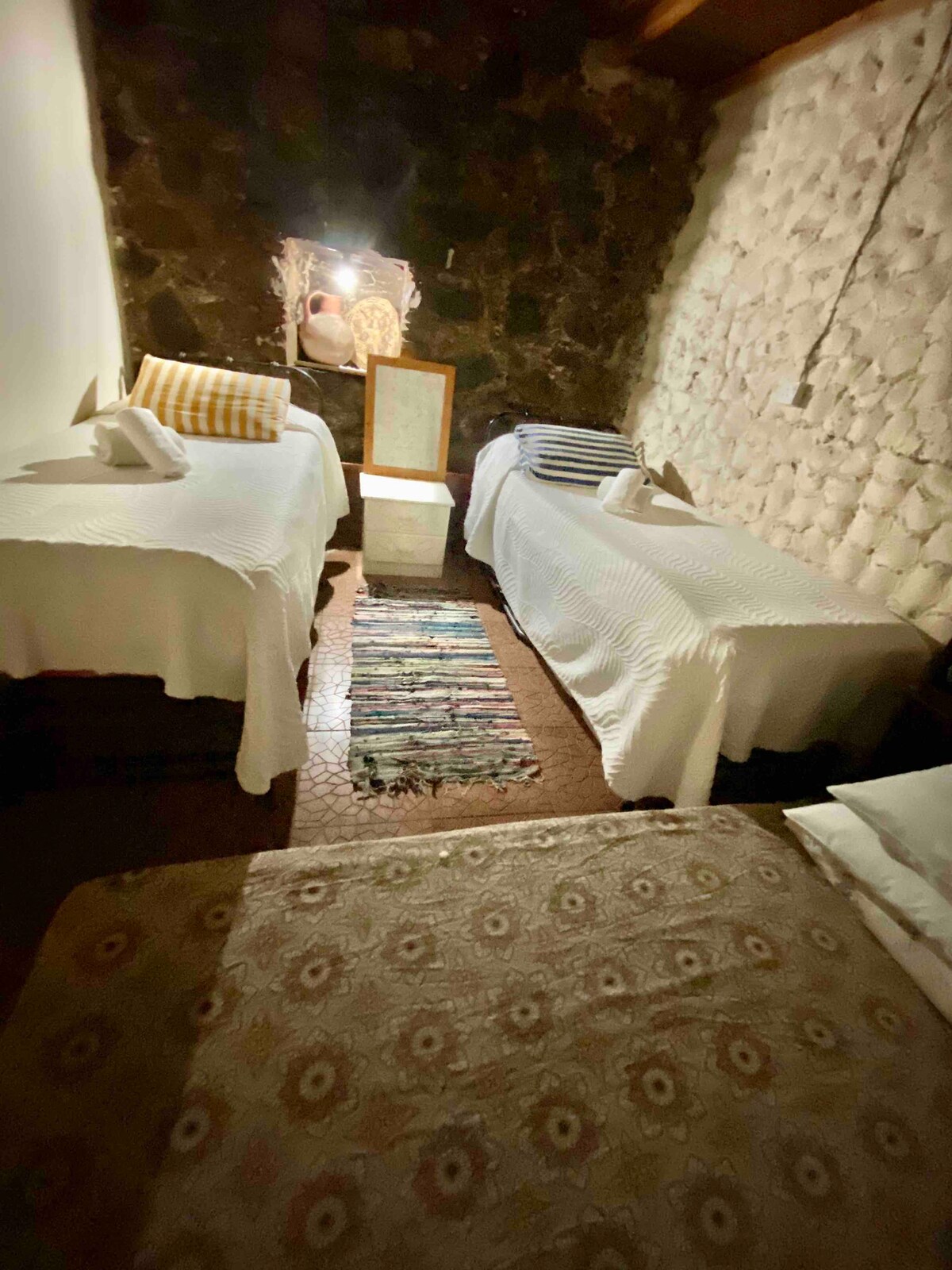 3 jednolôžkové postele